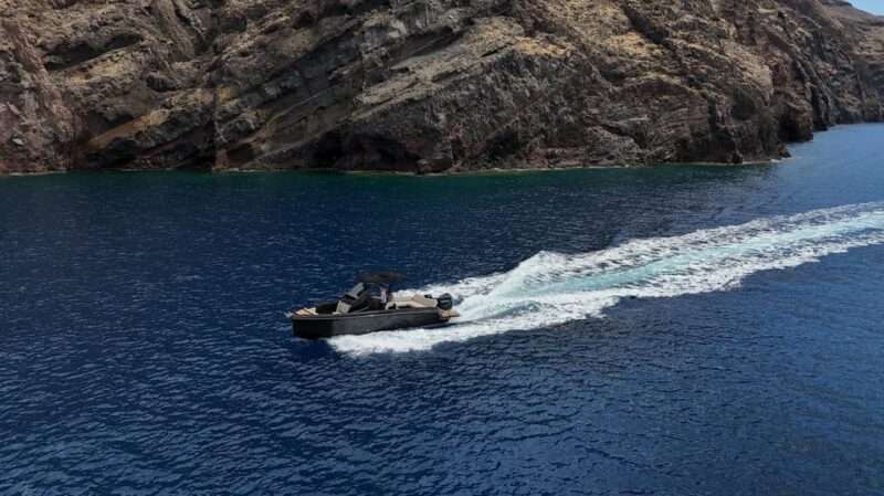 Private Captain Cruise - Exploring Santorini’s Volcano and Hot Springs