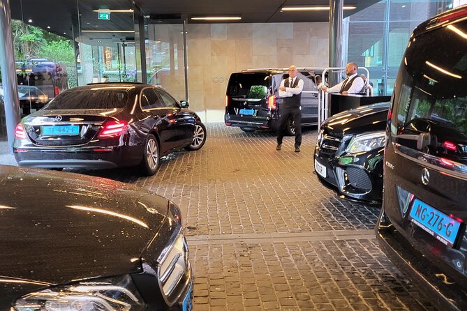 Private Car or Minivan Amsterdam to Schiphol Airport - Reliable and Private Airport Transfer from Amsterdam to Schiphol