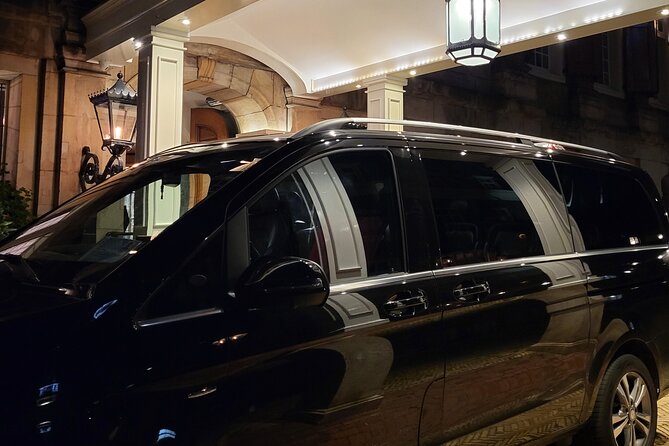 Private Car or Minivan Amsterdam to Schiphol Airport - Vehicle Options: Sedan or Minivan for Comfort and Flexibility