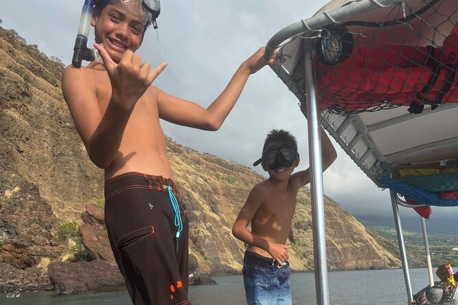 Private Charter Custom Kealakekua Bay Snorkeling - The Boat: Comfortable, Shaded, and Small for Personal Service