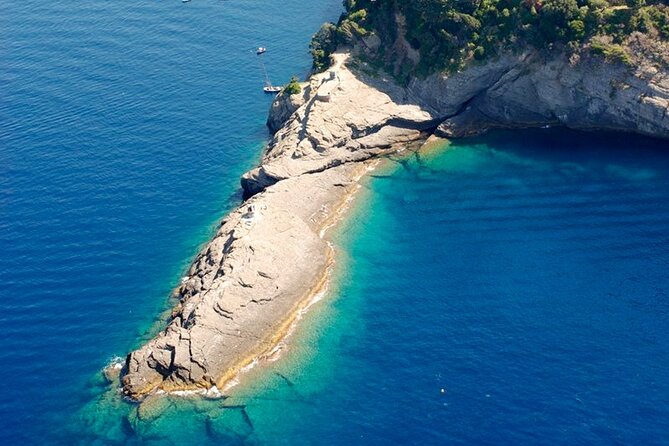 Private charter tour boat exscursion from Genoa to Portofino - Swimming and Snorkeling at Punta Chiappa