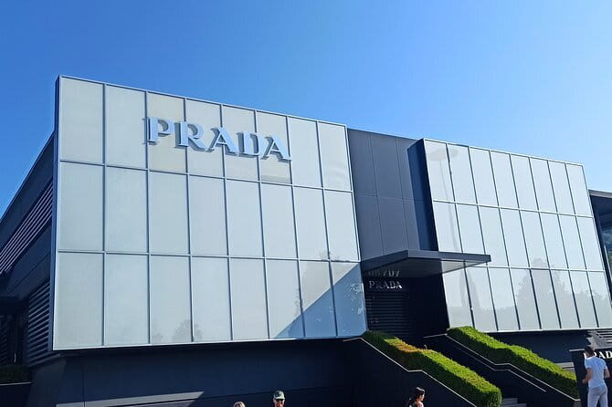 Private Chauffeur for shopping to "The Mall" and Prada Outlet (Space) - Key Points