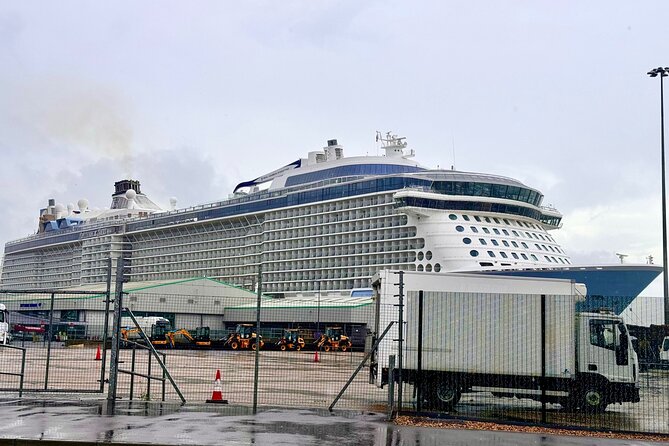 Private Chauffeur-London Heathrow from/to Southampton Cruise Port - Southampton Cruise Port: Meet & Greet with Real-Time Ship Tracking