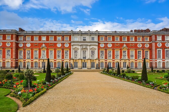 Private Chauffeured Tour to Hampton Court Palace from London - Key Points