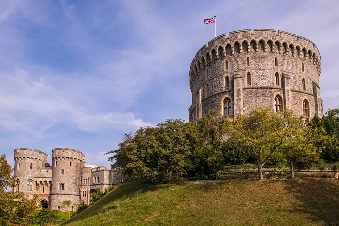 Private Chauffeured Tour to Windsor Castle from London - The Vehicle: Comfort and Convenience in a Mercedes V
