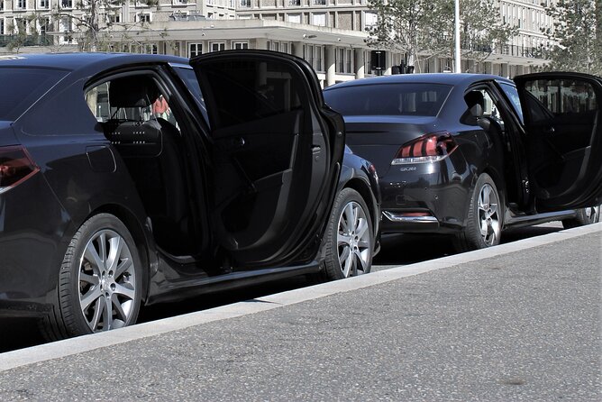Private Chauffeured Transfer between CDG Airport and Paris - The Experience of the Chauffeur Service