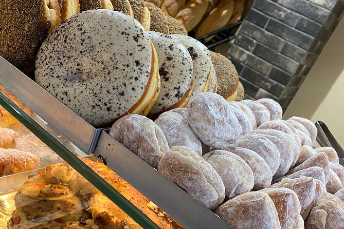 Private Christmas Walking Tour in Athens with Food & Drinks - Admiring the Syntagma Christmas Tree and the Tomb of the Unknown Soldier