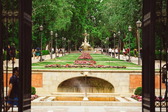 Private City Kickstart Tour: Madrid - The Guide’s Approach and Personalities