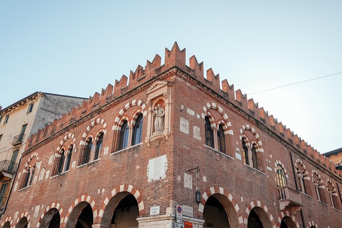 Private City Kickstart Tour: Verona - The Starting Point at Via Leoni, 19 in Verona