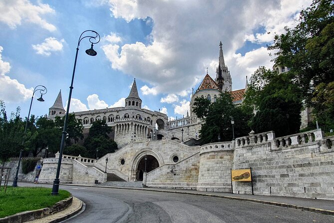 Private city tour by van - Guides Who Know How to Engage