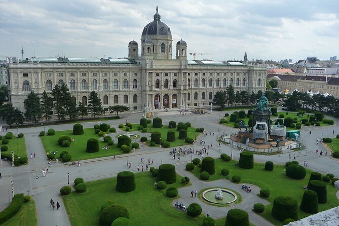 Private city tour in Vienna - Admiring Maria Theresien Square and Its Cultural Significance