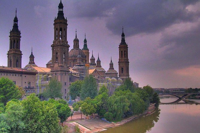 Private City Tour of Zaragoza with driver & official tour guide w/ Hotel pick up - Exploring Zaragoza’s Historic Old Town