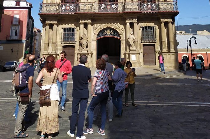 Private City Tour Pamplona - Key Points
