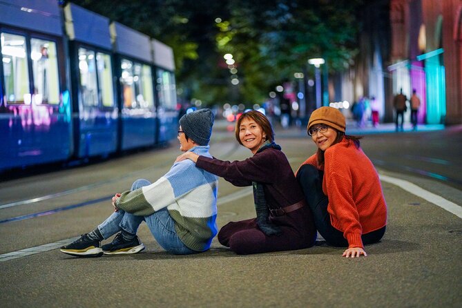 Private City Tour & Photoshoot with a Local in Zurich - Lindenhof Hill: A Viewpoint with Local Vibe
