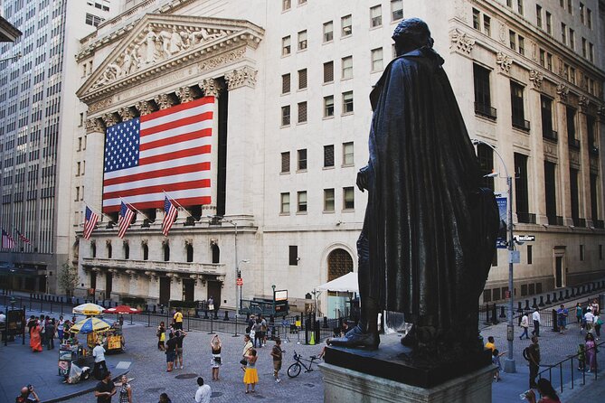 Private Coffee Tour in New York City with Friendly Local Guide - Relaxing in Bowling Green Park