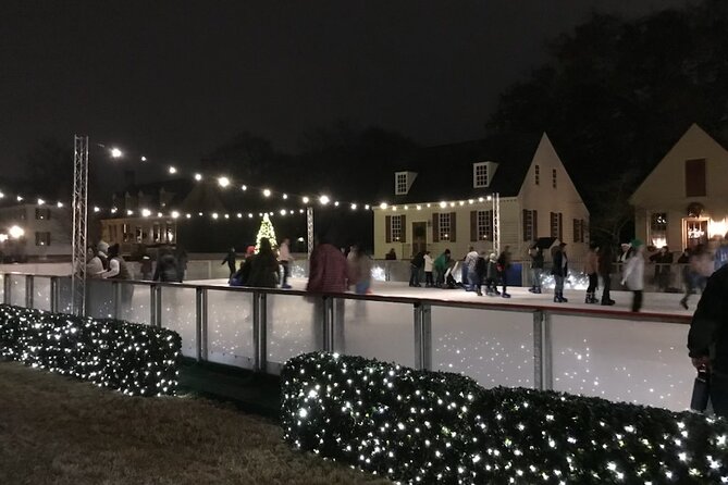 Private Colonial Williamsburg Christmas Holiday Decorations Walking Tour - Visiting the Colonial Williamsburg Capitol and Surroundings