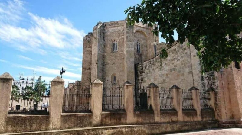 Private Colonial Zone Heritage Walk Guided by a Local Artist - Explore Lisbon’s Santo Domingos Colonial Zone with a Local Artist Guide