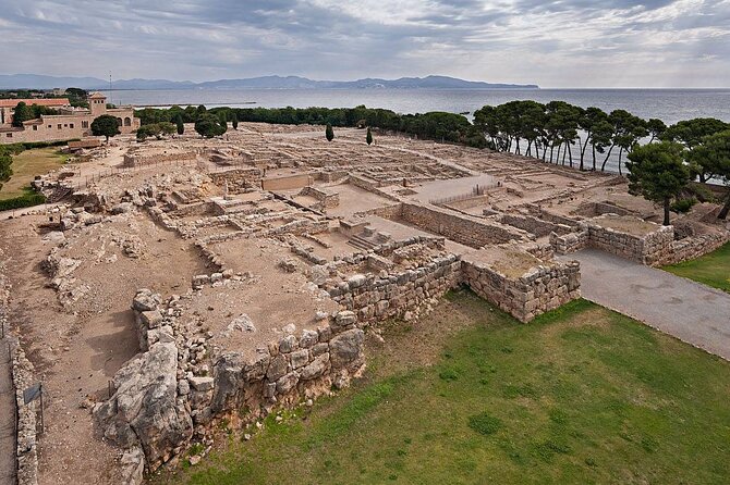 Private Costa Brava and Empuries Tour with Hotel Pick-Up and Panoramic Boat Ride - The Experience and Guide: Personal and Professional