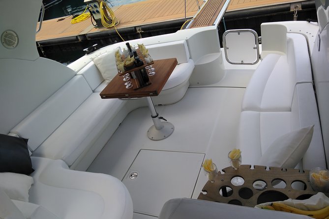 Private Cruise around Capri - yacht 40' - Lunch Options in Nerano or Onboard