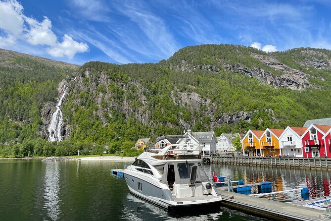 Private cruise - Fjord and waterfalls cruise to Modal- Mostraumen - Get away from the crowds and enjoy a private fjord cruise from Bergen