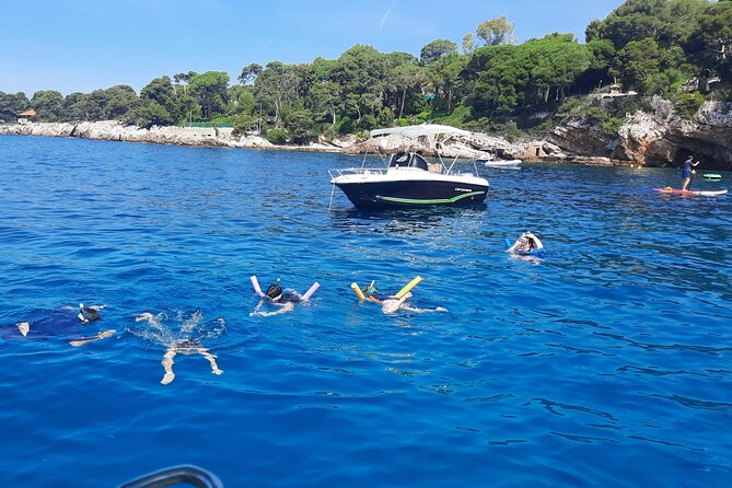Private cruise to Cap d'Antibes and the Lérins Islands by sailboat - The Guide and Captain: Nicolas’s Friendly Expertise