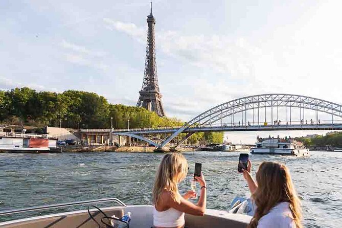 Private Cruise to Discover Paris - Key Points