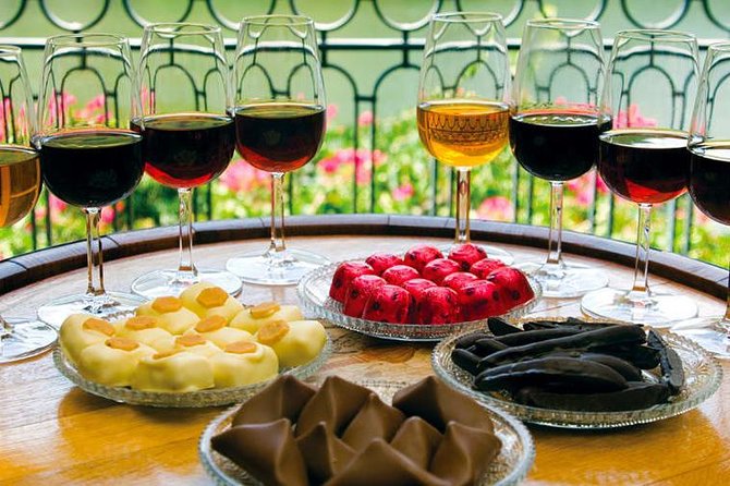 Private Cultural and Foodie Experience in Lisbon - Exploring Lisbon’s Iconic Districts