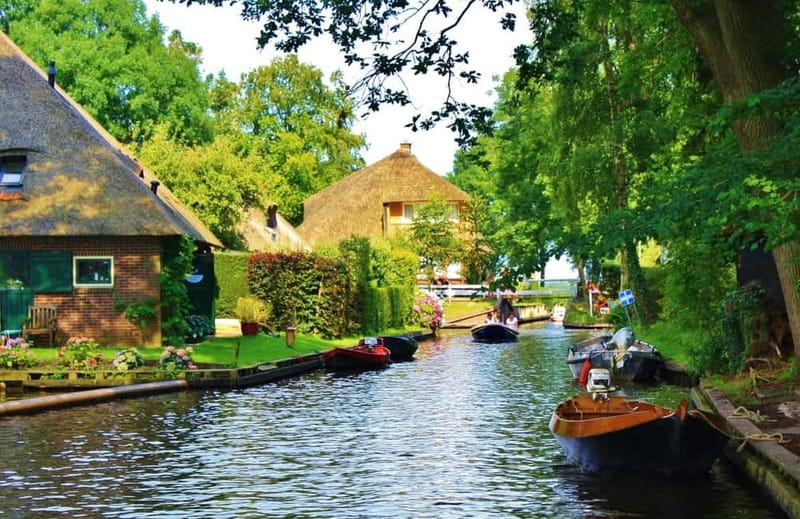 Private CUS Tour: giethoorn & Windmill zaanse en// - Visiting the Cheese and Clog Factories in Zaanse Schans