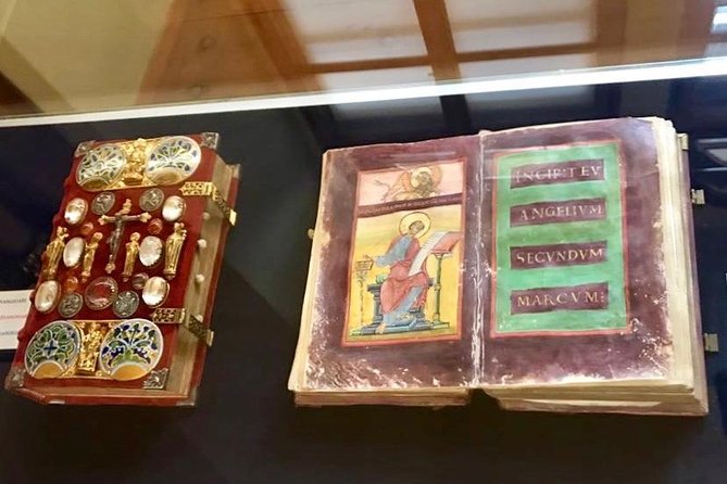 Private Custom Tour of Strahov Library and Prague - Exploring Old Town Square and the Astronomical Clock