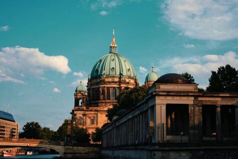 Private custom tour with a local guide Berlin - Frequently Asked Questions