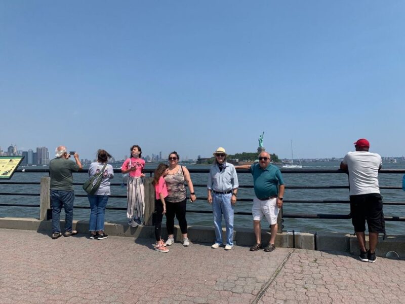 Private & Custom Tour with SUV - Iconic Locations and Neighborhoods You Can Focus On