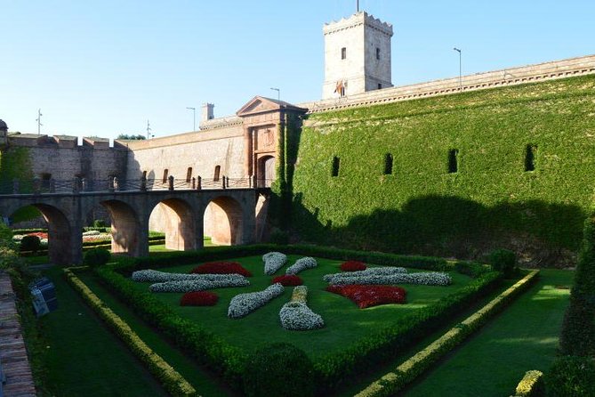 Private Customized Barcelona Tour by Mercedes VIP Bus and Personal Expert Guide - Key Points