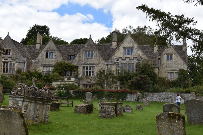 Private Day in the Cotswolds Tour - Enjoying a Traditional Pub Lunch at The Swan Inn