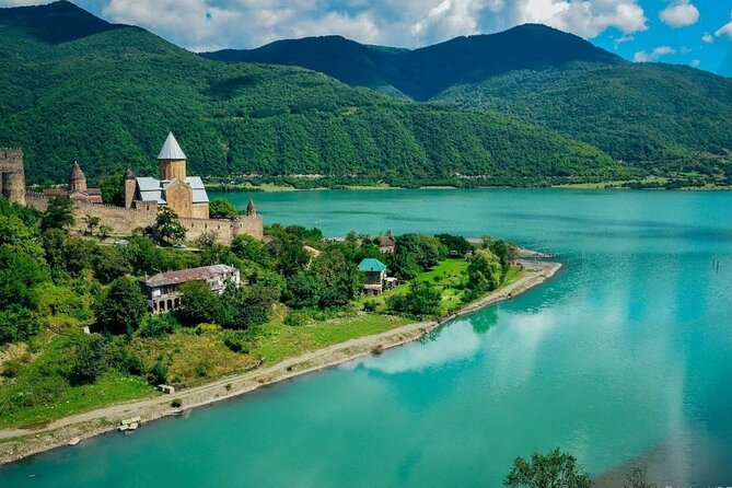 Private day Tour from Tbilisi to Kazbegi and Gudauri - Unique Terrain at Kvemo Mleta