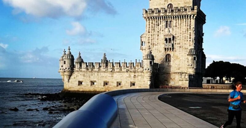 Private day tour Lisbon: Highlights with tastings - Navigating Historic Neighborhoods: Alfama, Baixa, and Bairro Alto