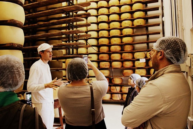 Private Day Tour & Lunch: Parmesan, Wine, and Vinegar Tasting - Experience of the Guides and Tour Pacing