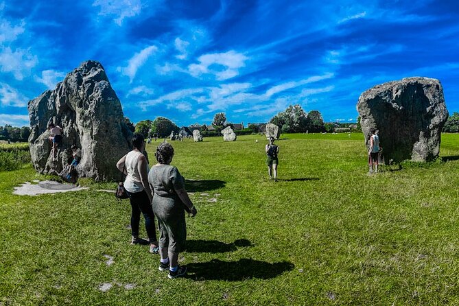 Private Day Tour to Bath, Avebury & The Cotswolds - The Role of the Guide and Group Size