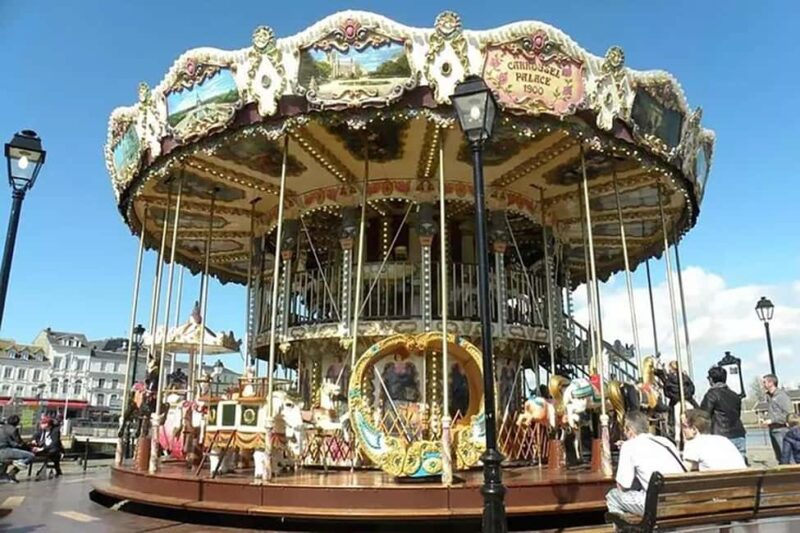 Private Day Tour to Étretat and Honfleur, Normandys Coast - The Guide: Multilingual Expertise and Local Knowledge