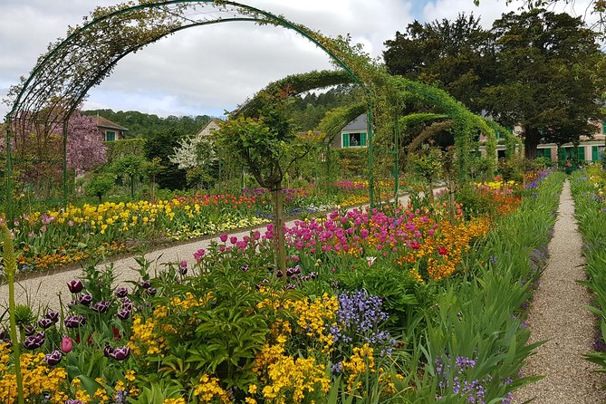 Private day tour to Giverny Gardens and Rouen from Paris - Frequently Asked Questions