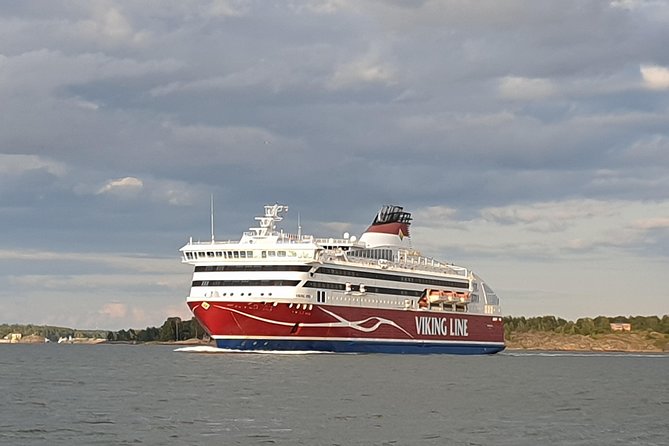 Private Day tour to Tallinn from Helsinki. All transfers included - Relaxing Strolls in Kadriorg Park and Palace