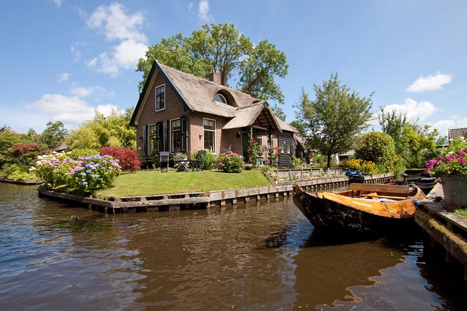 Private Day Trip from Amsterdam to Giethoorn including boat tour - Key Points