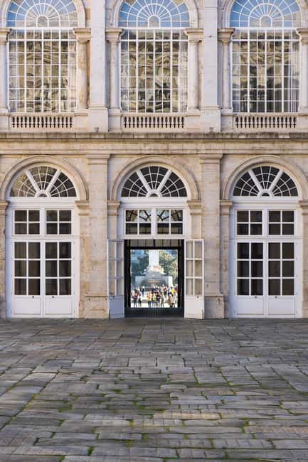 Private day trip from Munich to Linderhof Palace, and back - Vehicle Options for Different Group Sizes