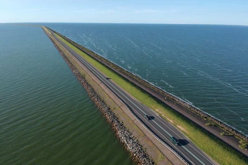 Private Day Trip to Giethoorn and the Afsluitdijk - Discover the Architectural Wonder of the Afsluitdijk