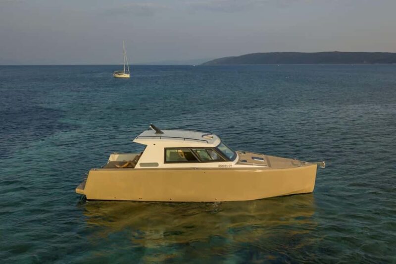 PRIVATE DAY WITH OUR LUX SPEEDBOAT, 5 STAR ***** ENJOYMENT - Key Points