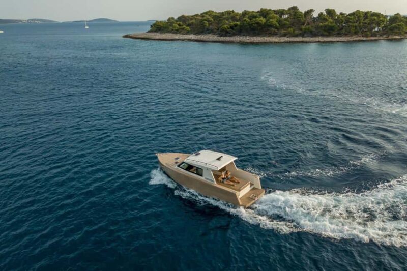PRIVATE DAY WITH OUR LUX SPEEDBOAT, 5 STAR ***** ENJOYMENT - What to Bring for a Perfect Day on the Water