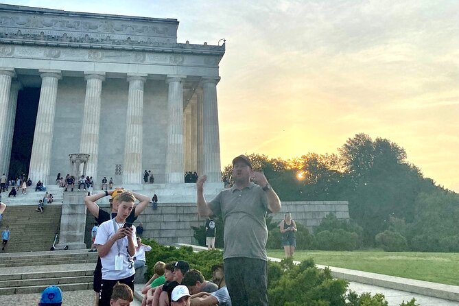 Private DC Guided Bus Tour with Step Off Guide - The White House from 1600 Pennsylvania Ave
