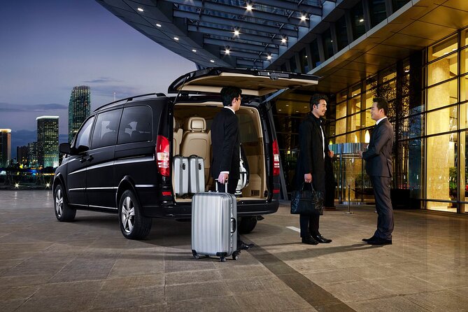 Private Departure Transfer from Paris to CDG or ORLY Airport - Flexibility for Solo and Group Travelers