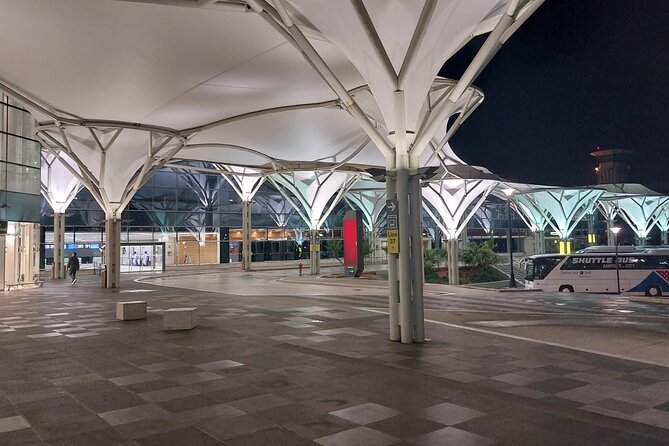 **Private Door to Door Airport Split Transfer up to 15 People** - Efficient and Comfortable Airport Transfer for Up to 15 People in Split