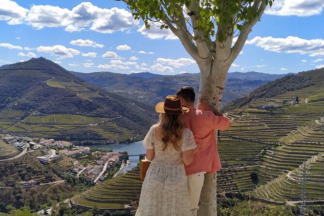 Private Douro Valley all inclusive: Tastings, Lunch & Boat - An Engaging Day in Portugals Douro Valley with All-Inclusive Comfort