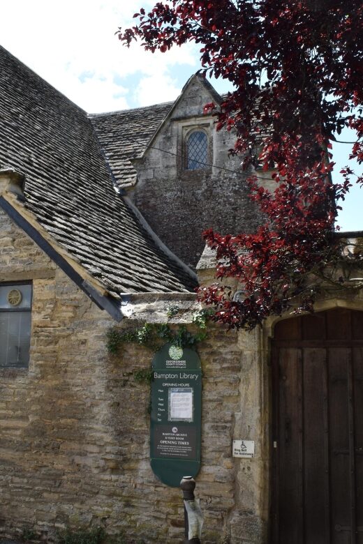 Private Downton Abbey Day Tour, including Pub Lunch - Visiting the Majestic Highclere Castle and Its Grounds